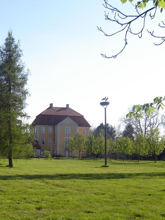 Jagdschloss Quitzin Panzió Grimmen Kültér fotó